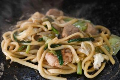 ご飯屋そら／ホルモンうどん、鹿肉コロッケ